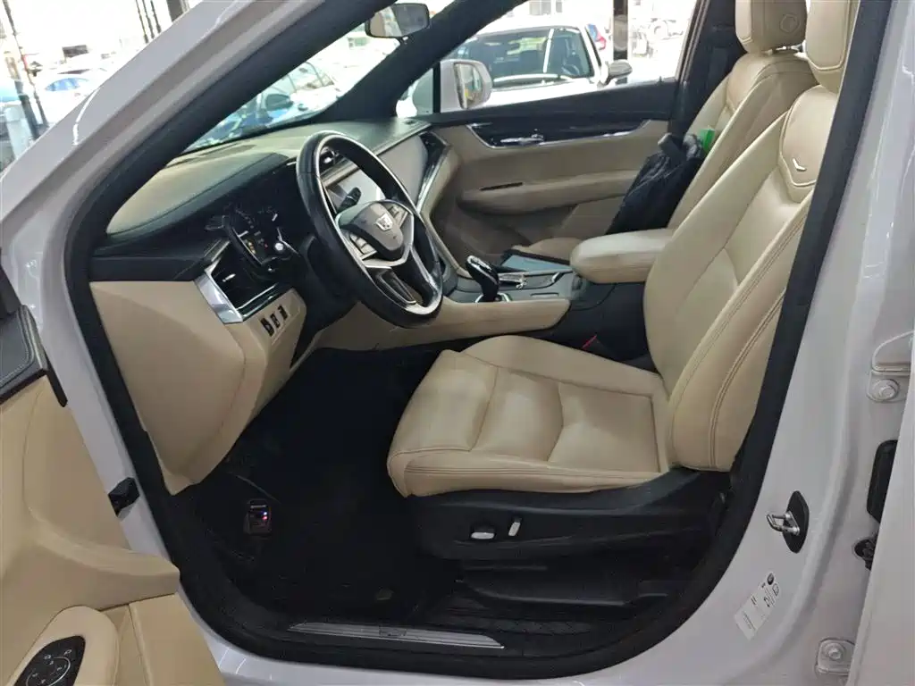 Cadillac XT5 2017 — фото 15