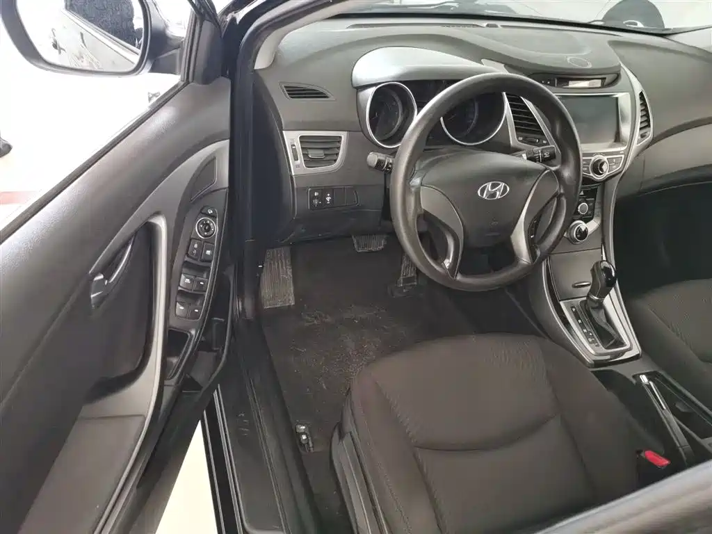 Hyundai Elantra Langdong 2015 — фото 12