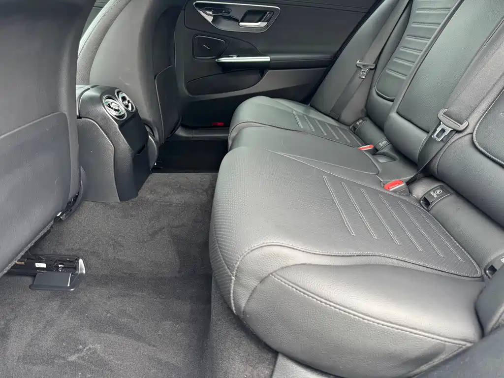 Mercedes-Benz C-Class 2023 — фото 11