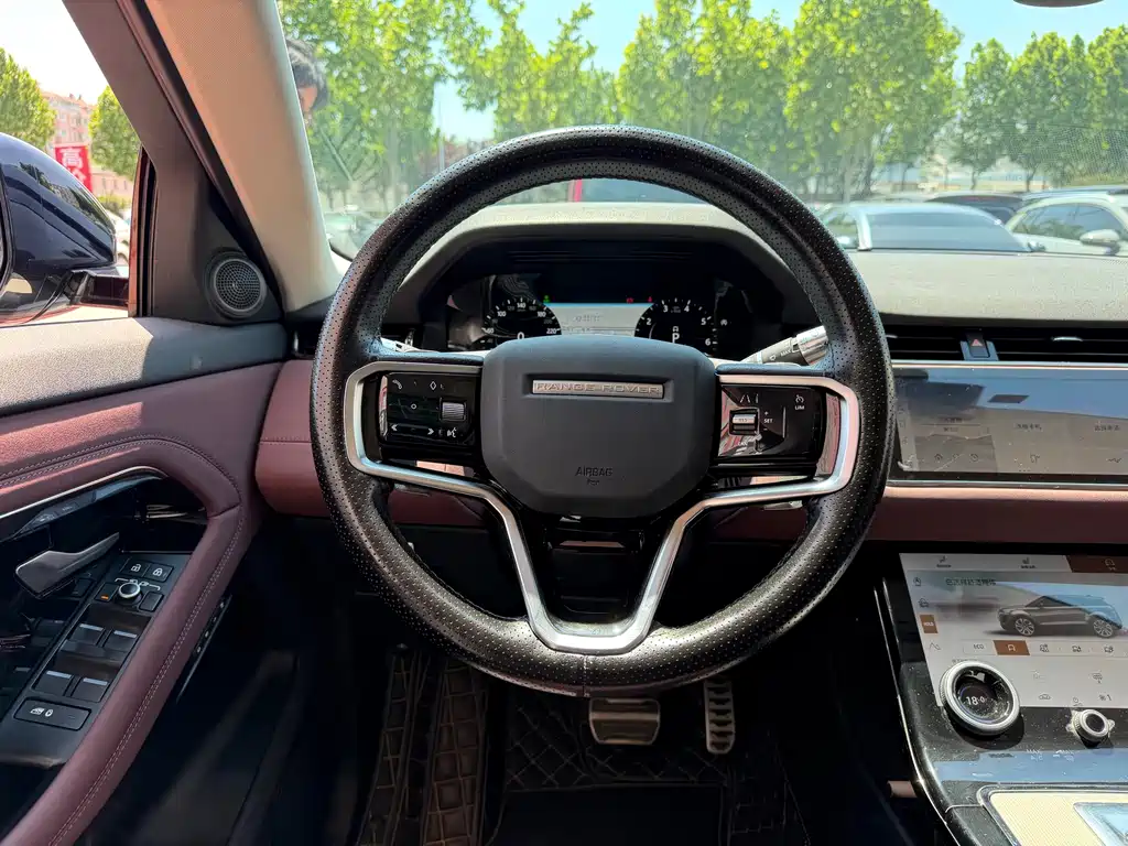 Land Rover Evoque 2023 — фото 10