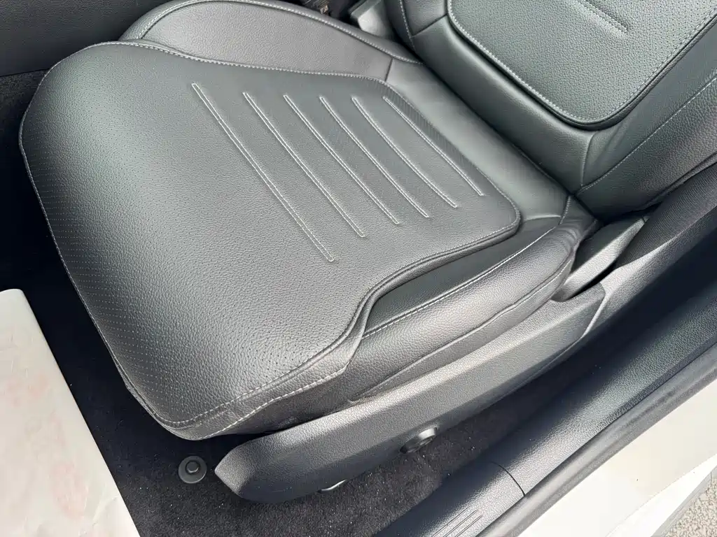 Mercedes-Benz C-Class 2023 — фото 12