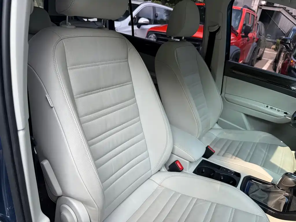 Volkswagen Touran 2017 — фото 20