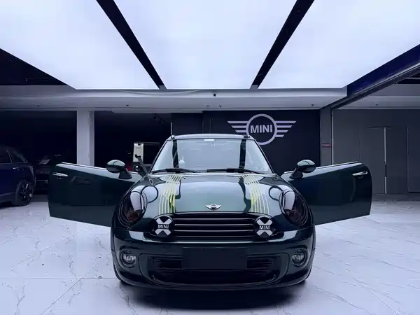 MINI Clubman 2011