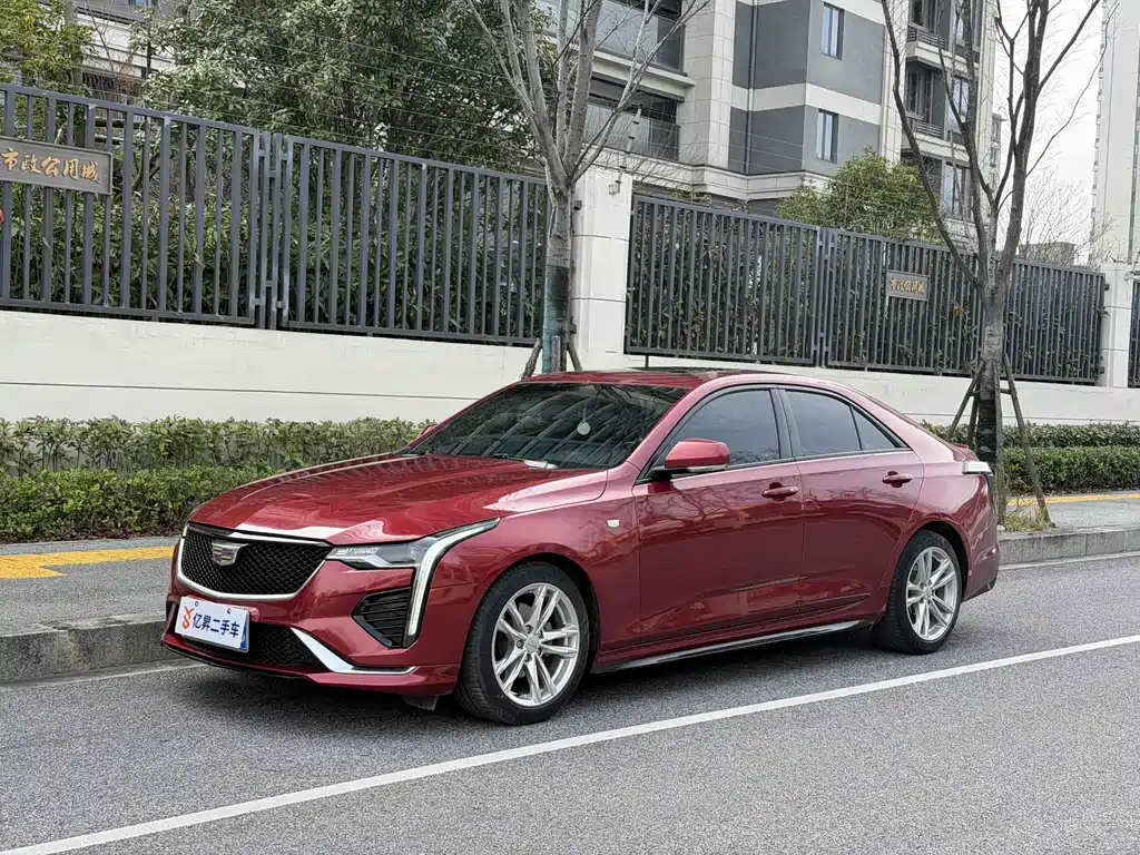 Cadillac CT4 2021 — фото 1