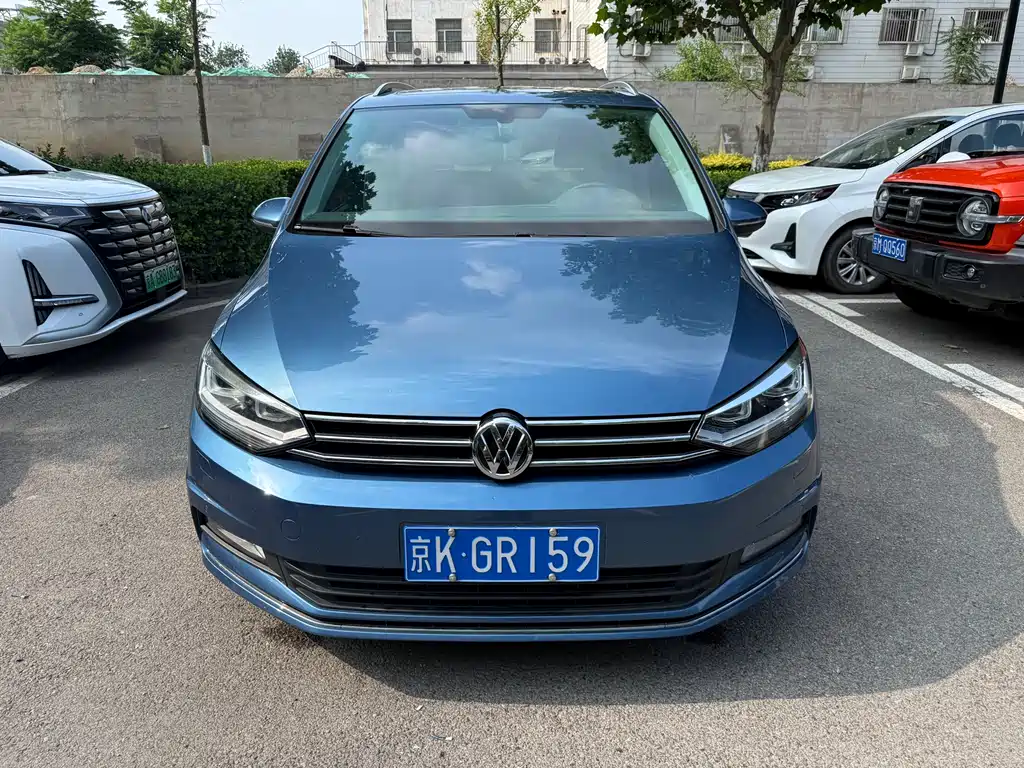 Volkswagen Touran 2017 — фото 2