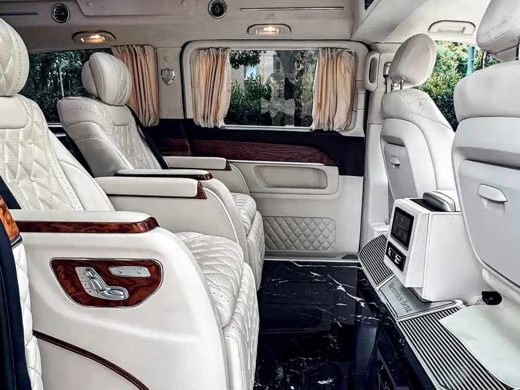 Mercedes-Benz V-Class 2021 — фото 16