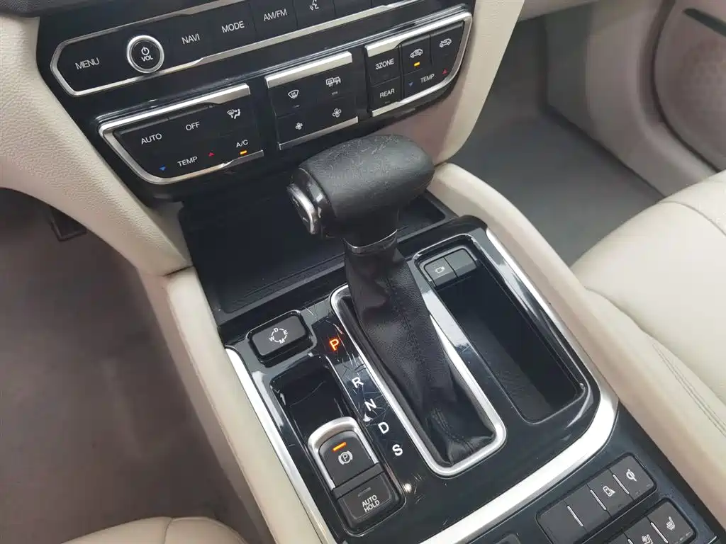 GAC Motor Trumpchi GS8 2017 — фото 13