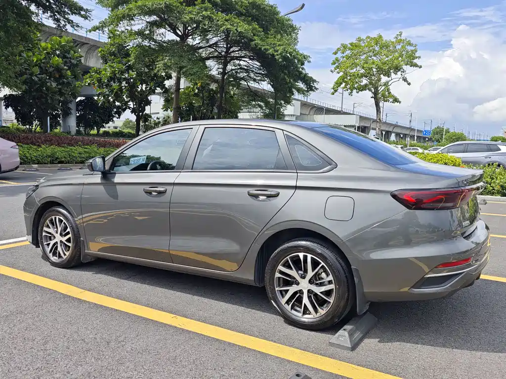 Geely Emgrand 2024