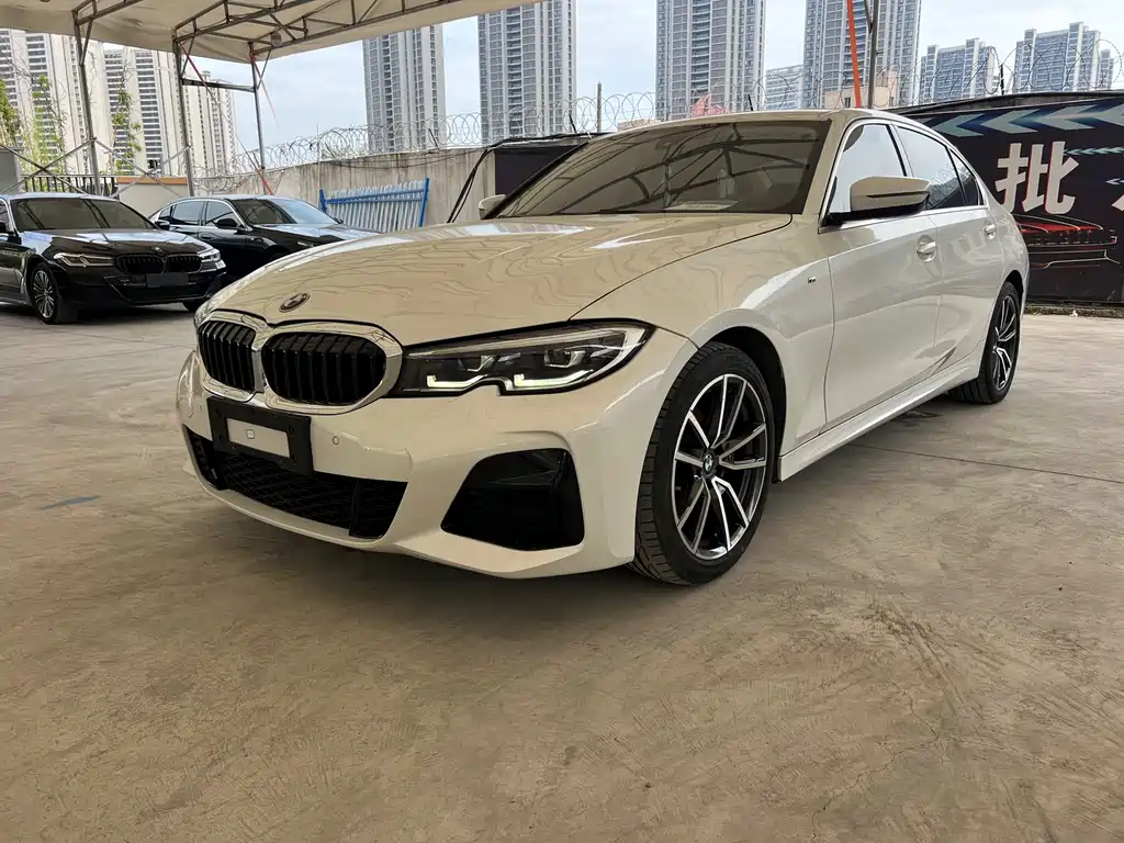 BMW 3 Series 2022 — фото 1