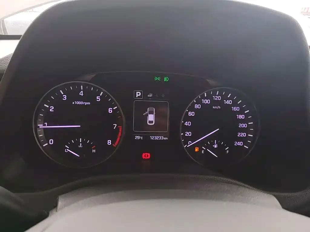 Hyundai Elantra 2016 — фото 12