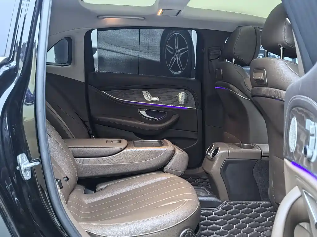 Mercedes-Benz E-Class 2018 — фото 12