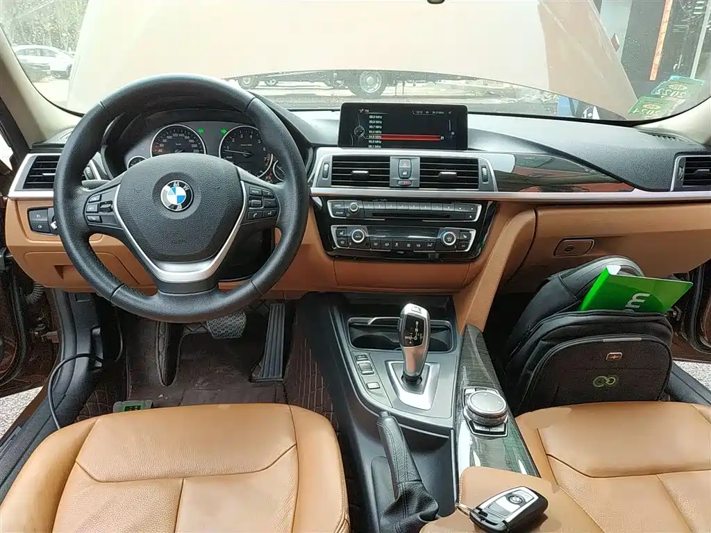 BMW 3 Series 2016 — фото 10