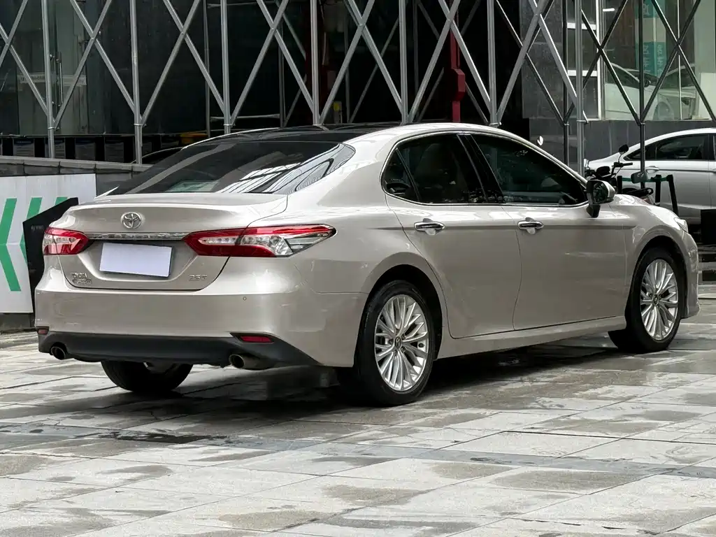 Toyota Camry 2019 — фото 4