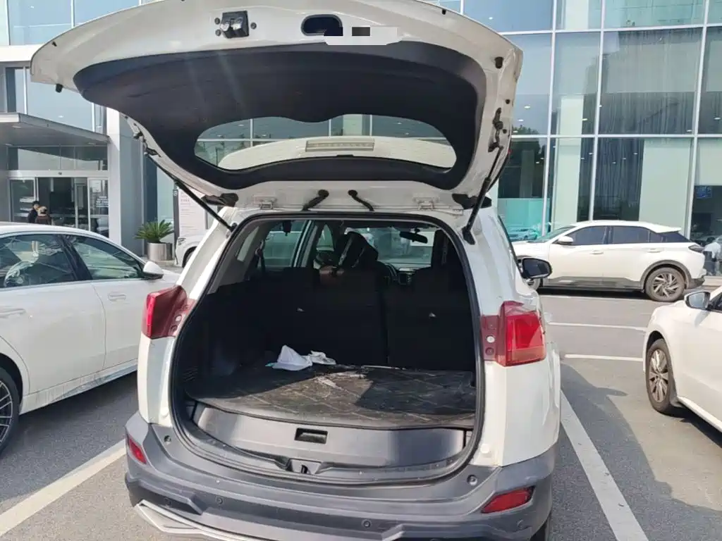 Toyota RAV4 2015 — фото 19