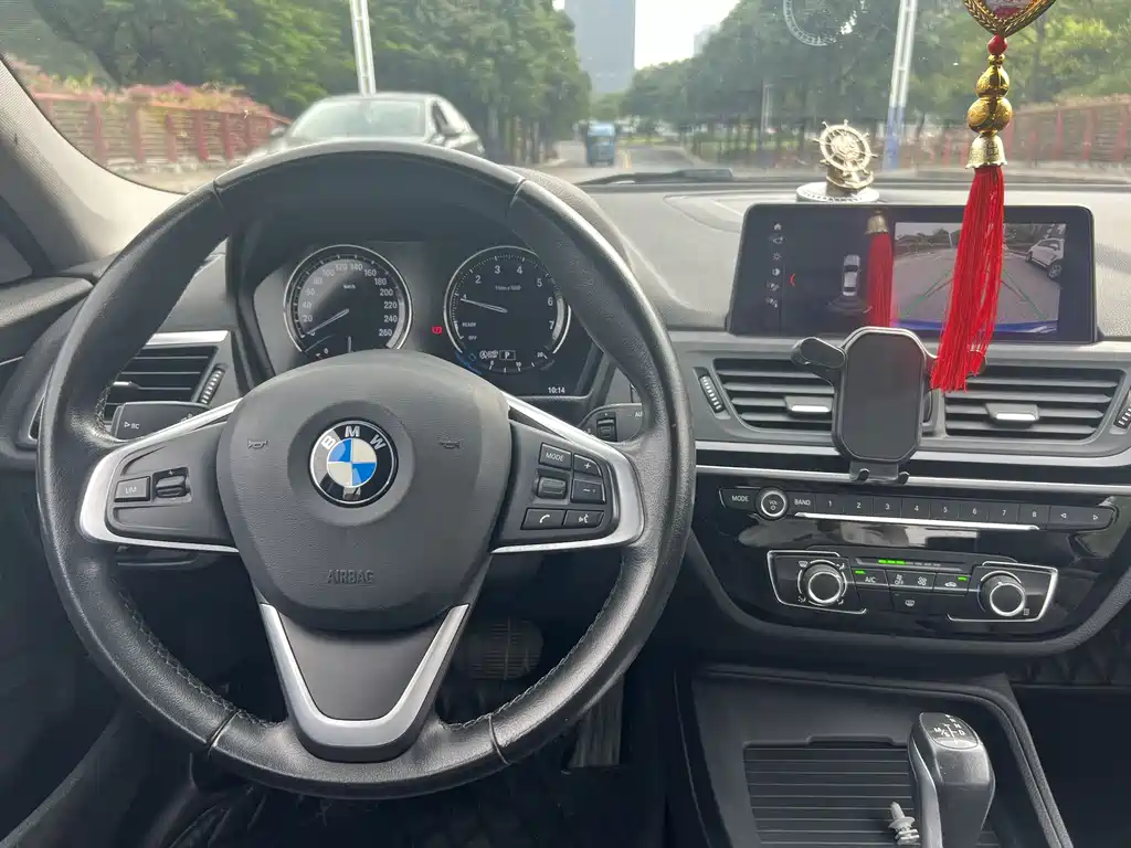 BMW 1 Series 2019 — фото 10