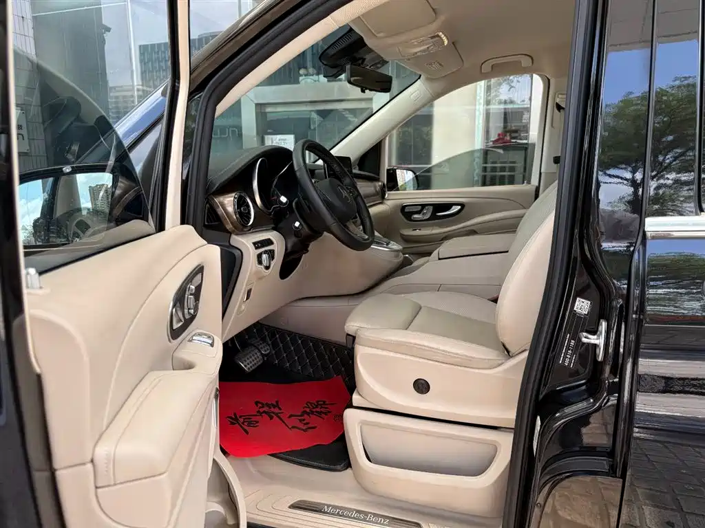 Mercedes-Benz V-Class 2023 — фото 19