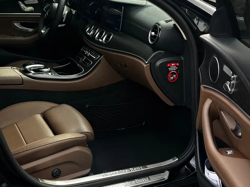 Mercedes-Benz E-Class 2018 — фото 17