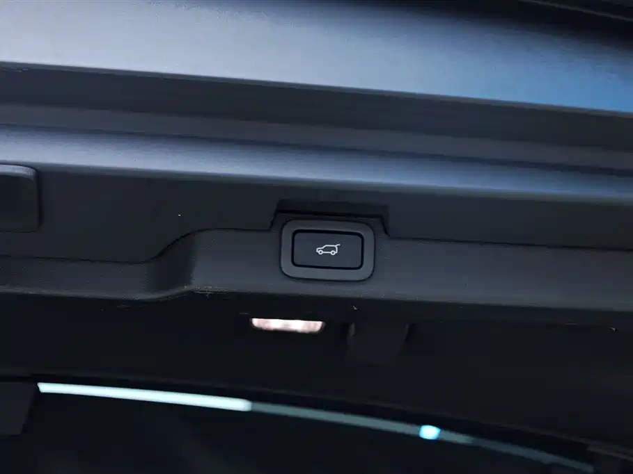 Land Rover Discovery 2018 — фото 33
