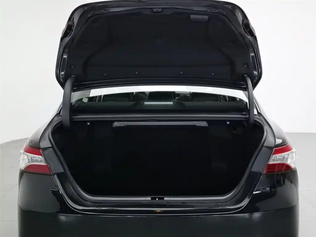 Toyota Camry 2022 — фото 16