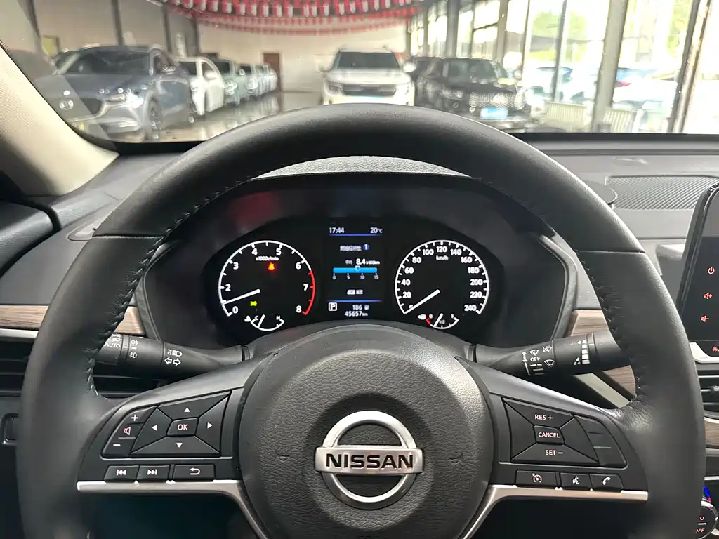 Nissan Teana 2022 — фото 17