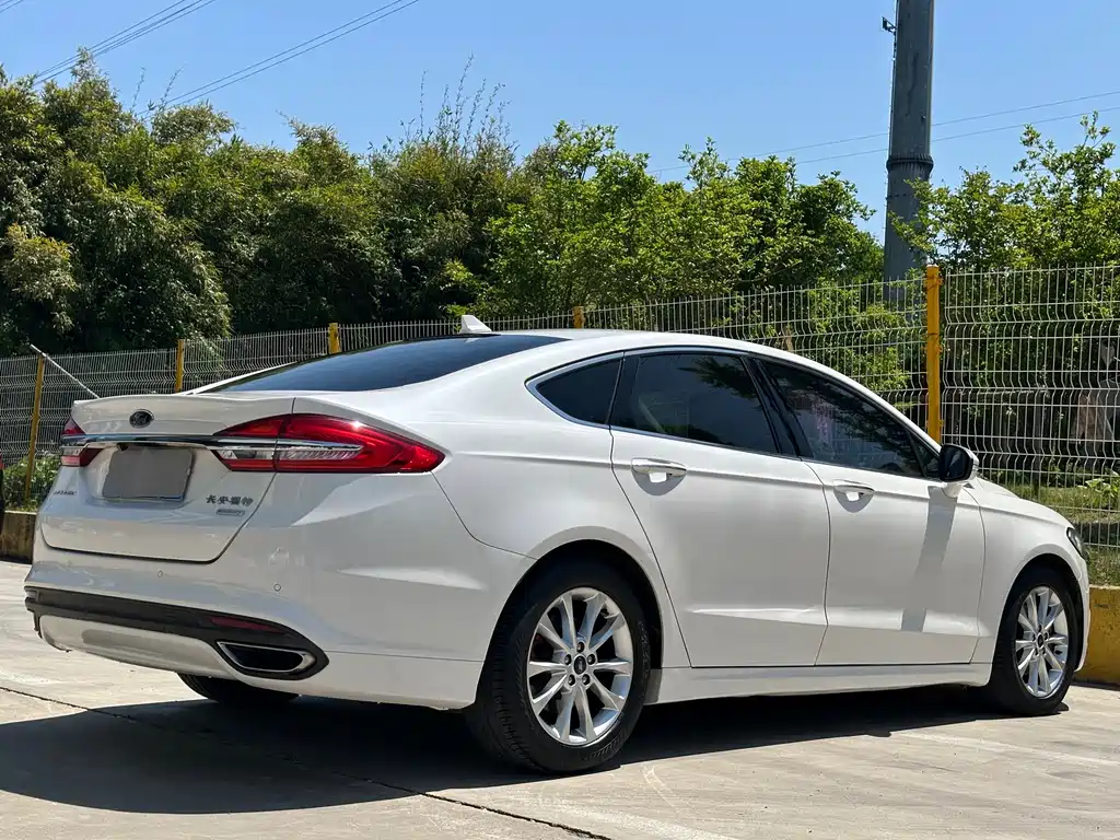 Ford Mondeo 2017 — фото 4