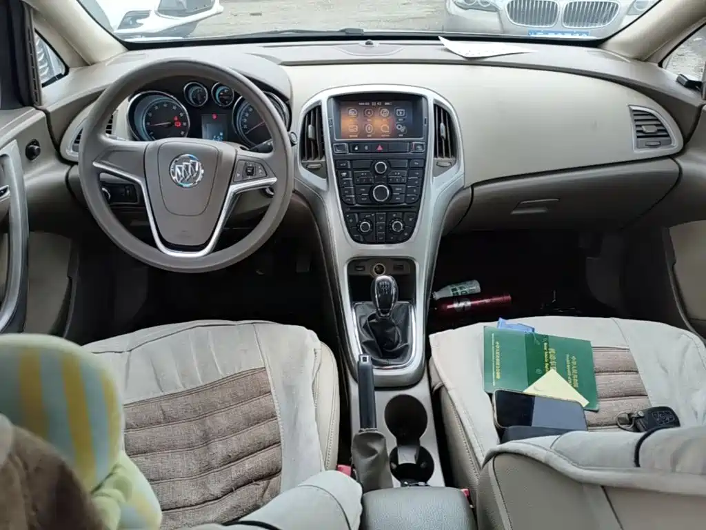 Buick Excelle 2015 — фото 10