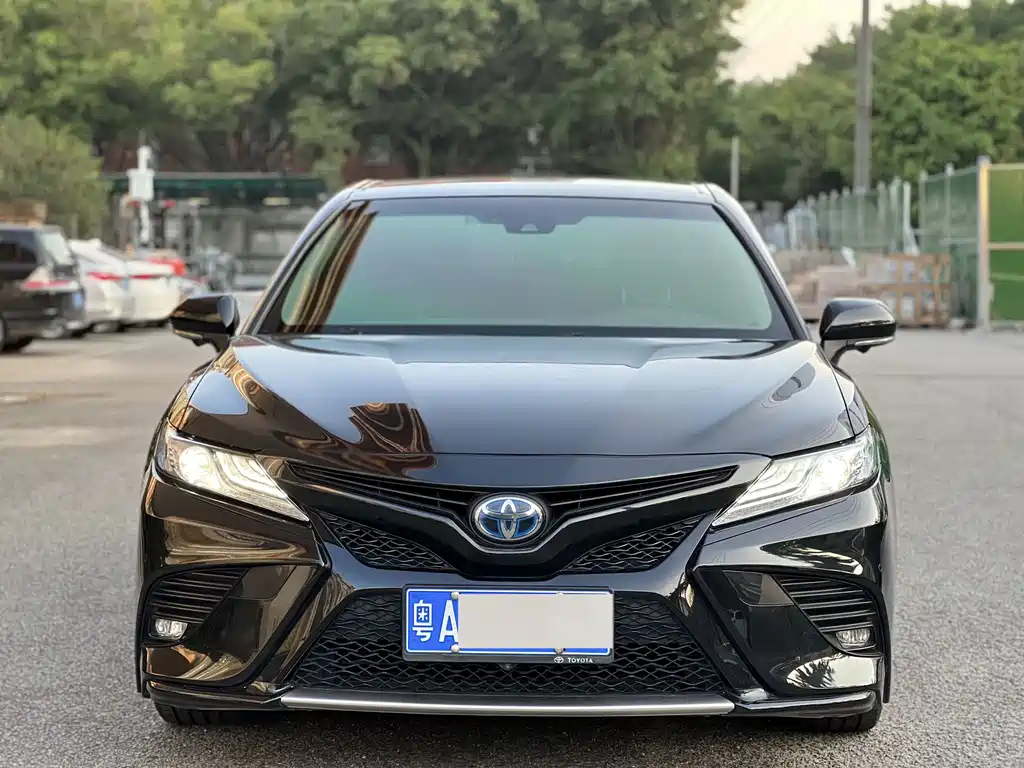 Toyota Camry 2019 — фото 2