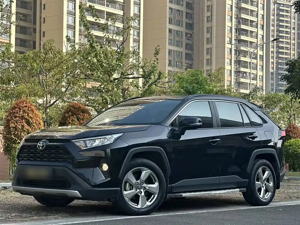 Toyota RAV4 2022 — фото 1