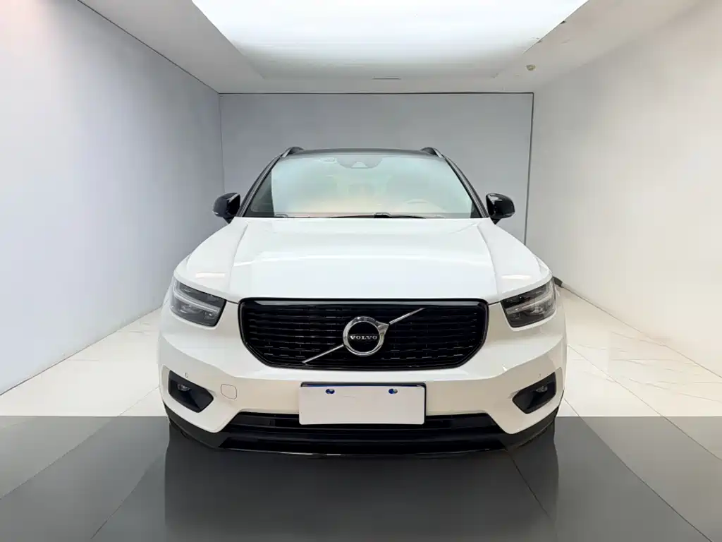 Volvo XC40 2021 — фото 2