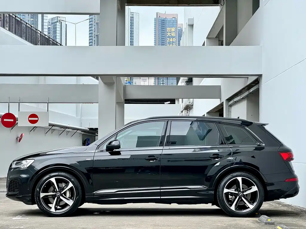 Audi Q7 2023 — фото 19