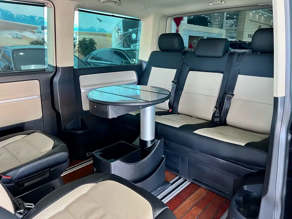 Volkswagen Multivan 2017 — фото 12