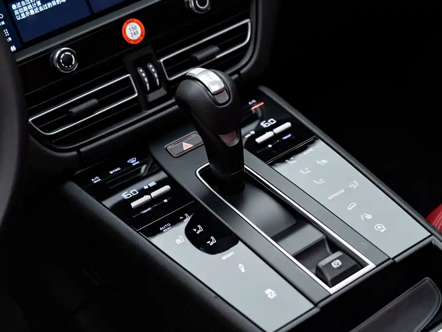Porsche Macan 2023 — фото 13