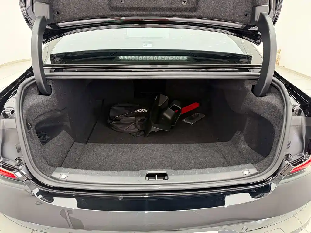 Volvo S90 Plug-In Hybrid 2023 — фото 20