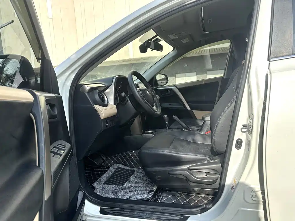Toyota RAV4 2015 — фото 6