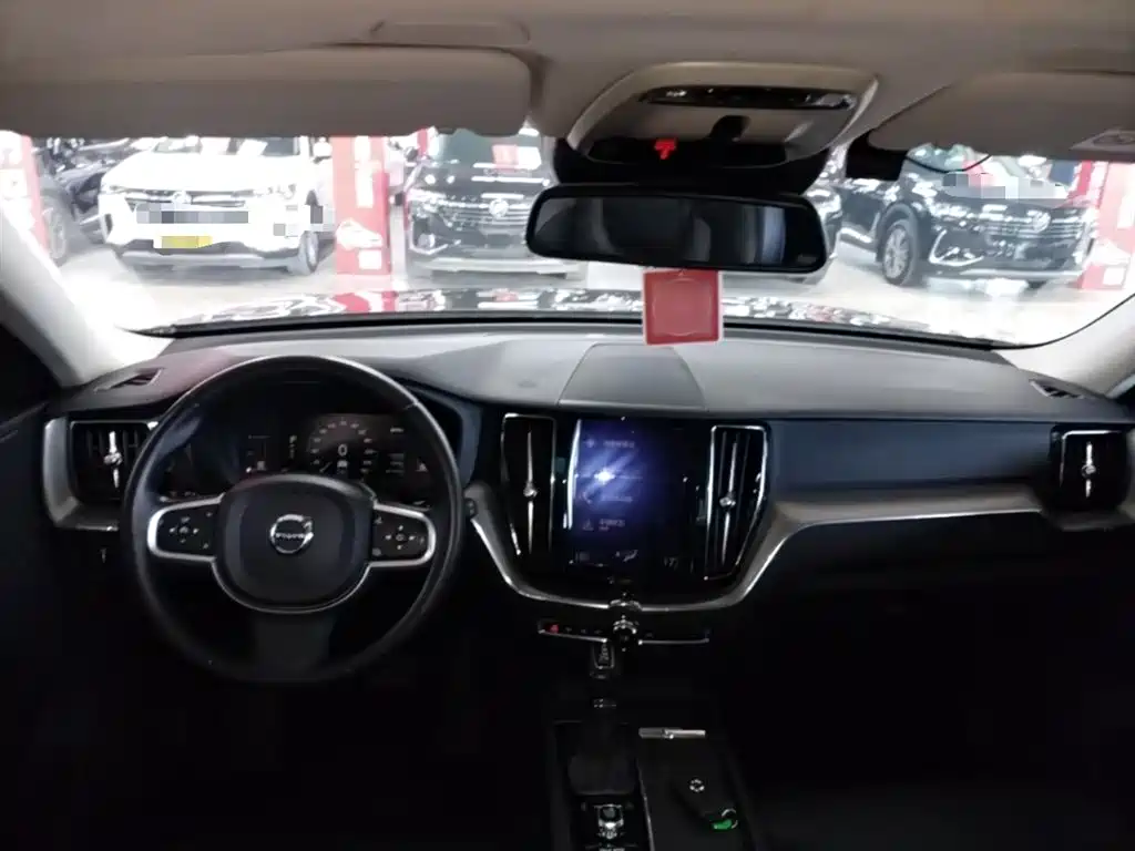 Volvo XC60 2018 — фото 10