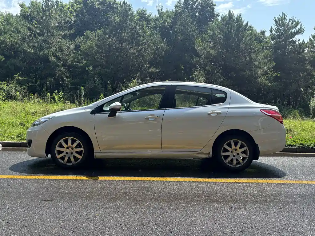 Peugeot 308 2015 — фото 3