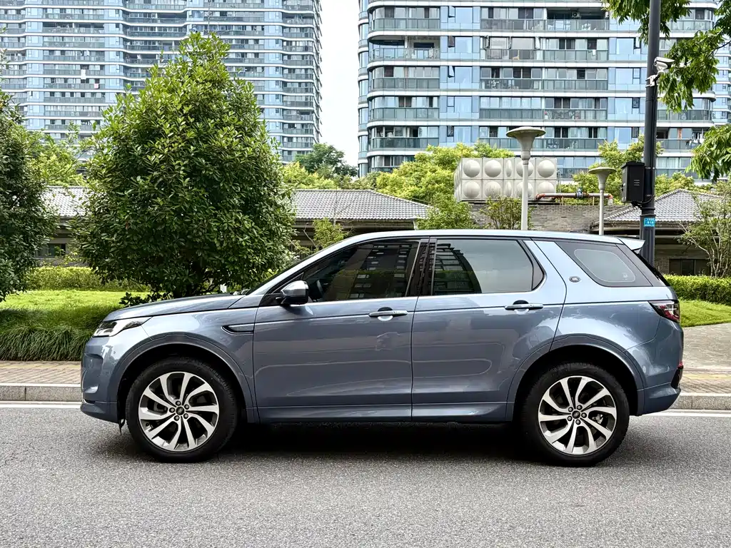 Land Rover Discovery Sport 2023 — фото 4