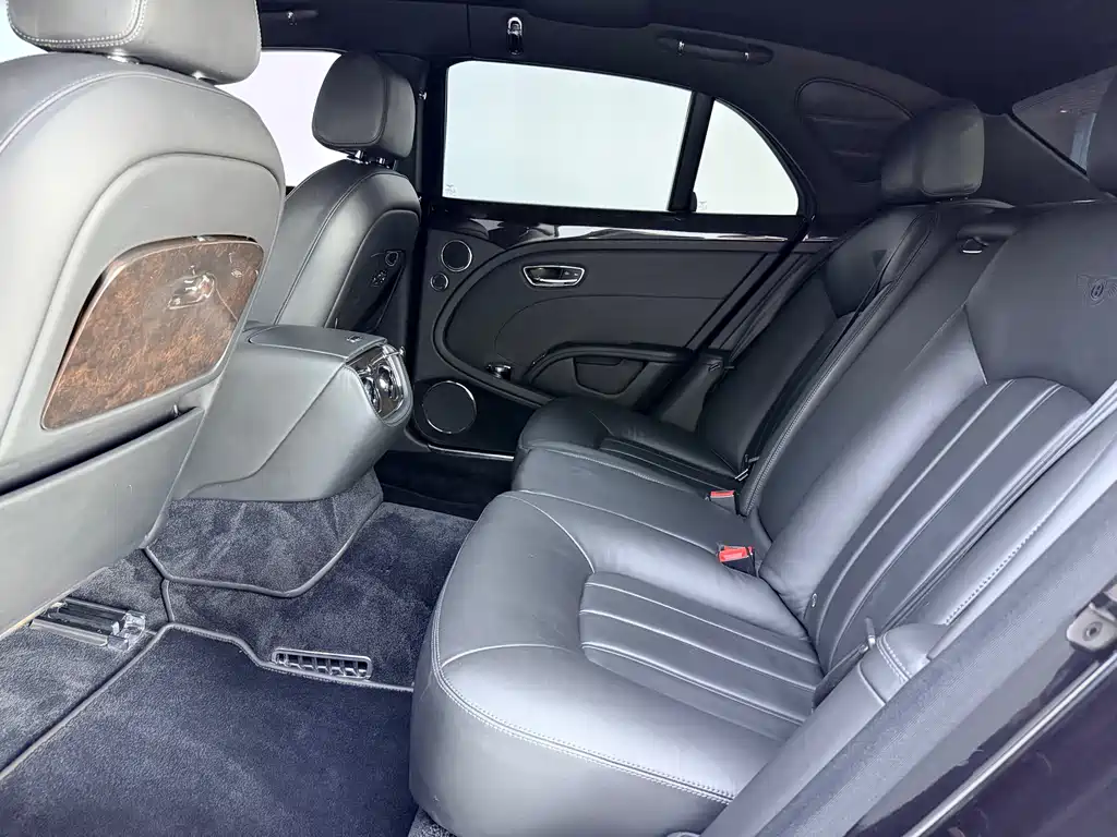 Bentley Mulsanne 2015 — фото 13