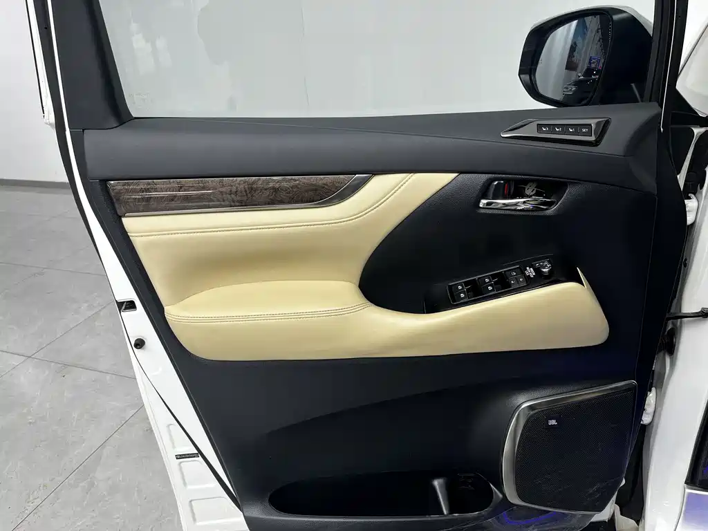 Toyota Alphard 2019 — фото 4