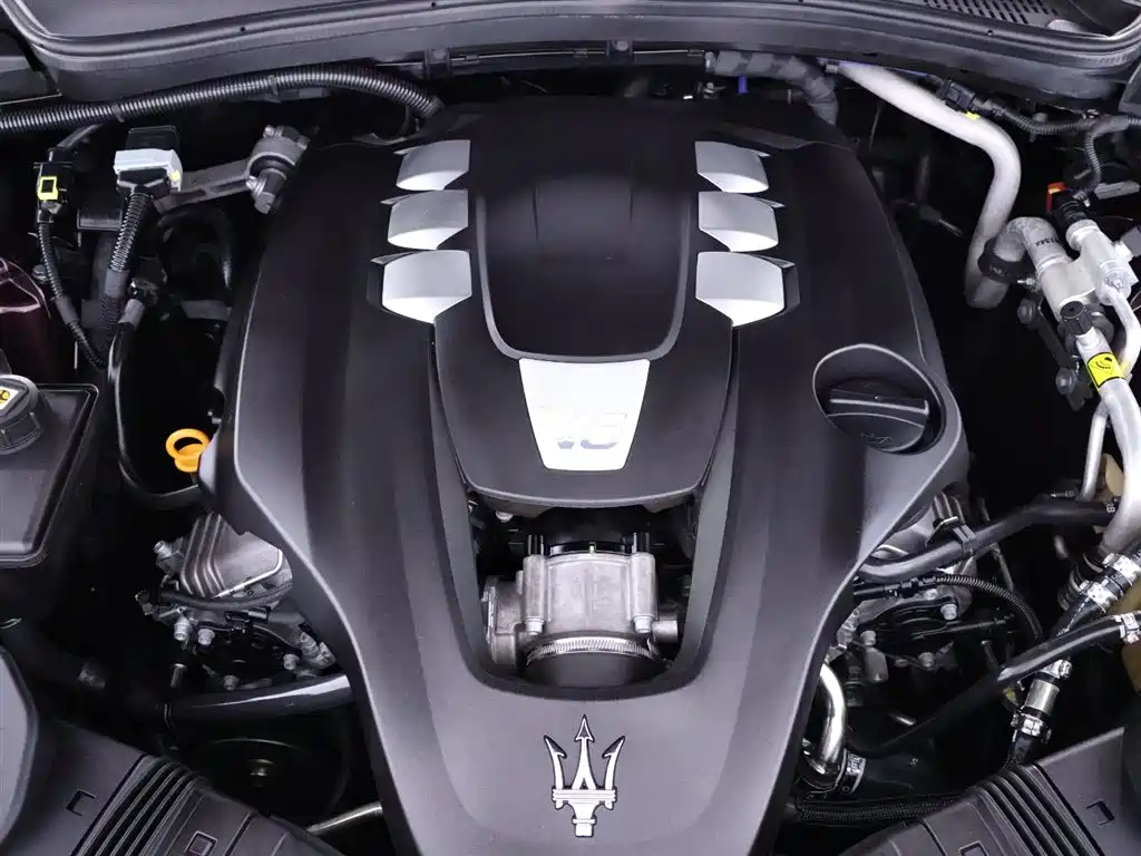 Maserati Quattroporte 2015 — фото 23