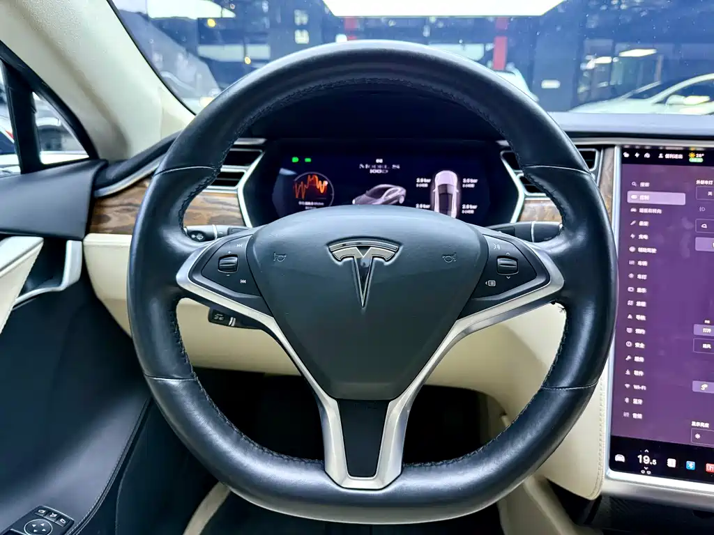 Tesla Model S 2018 — фото 9