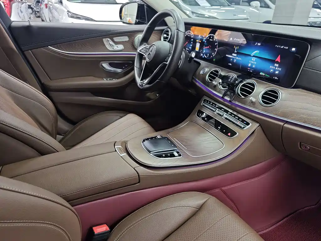 Mercedes-Benz E-Class 2023 — фото 10