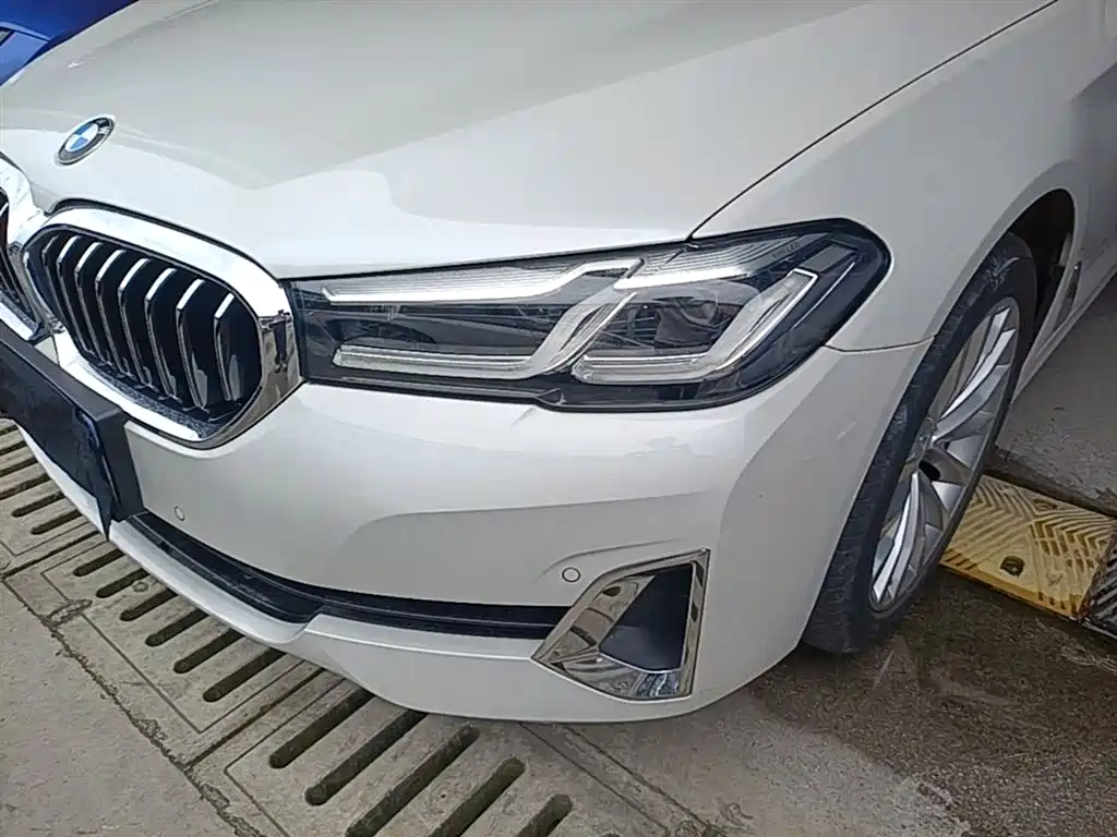 BMW 5 Series 2021 — фото 24