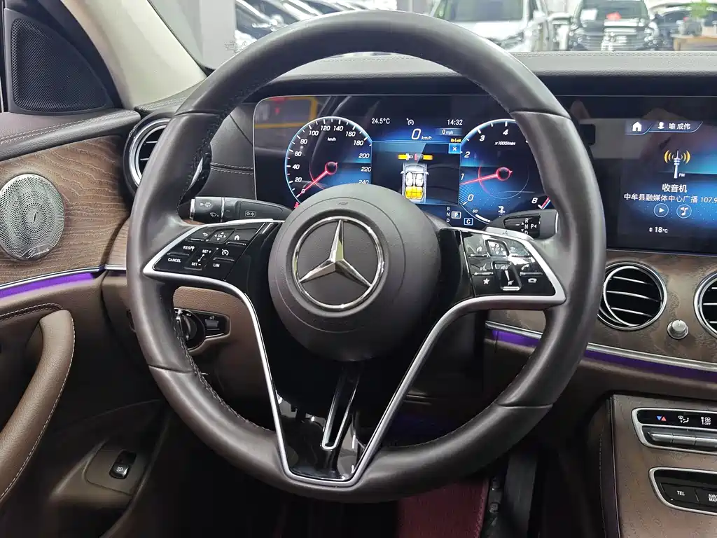 Mercedes-Benz E-Class 2023 — фото 11