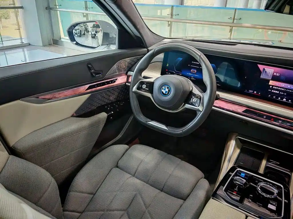 BMW i7 2022 — фото 21