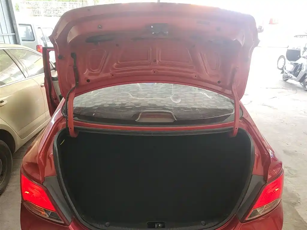 Hyundai Verna 2014 — фото 19