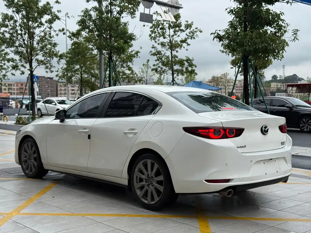 Mazda 3 Axela 2021 — фото 15