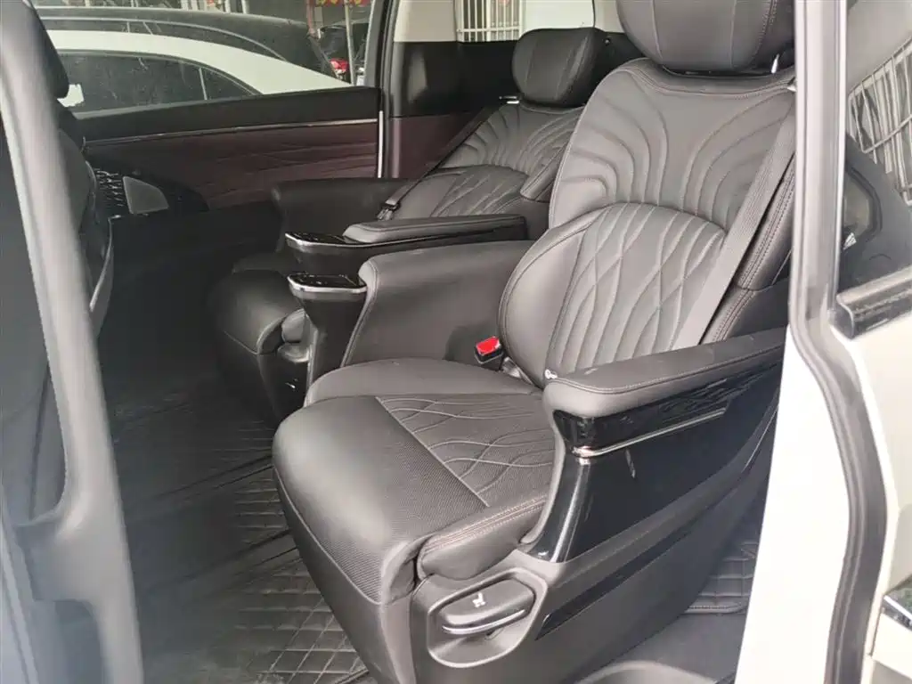 GAC Motor Trumpchi M8 2024 — фото 17