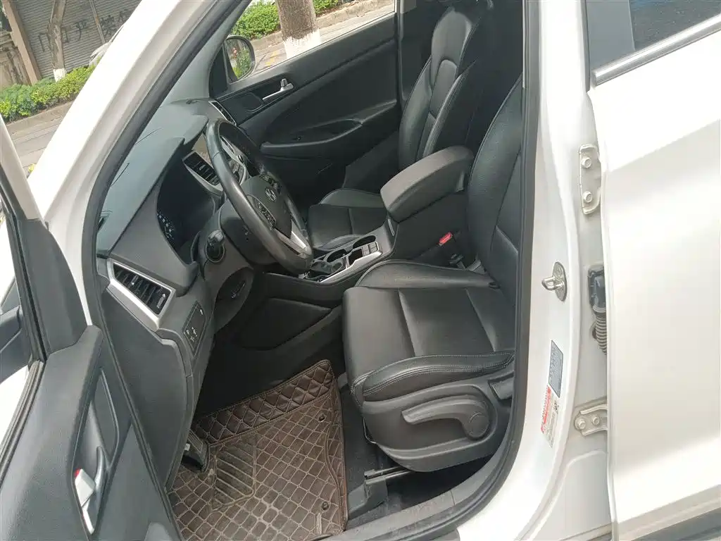 Hyundai Tucson 2017 — фото 15