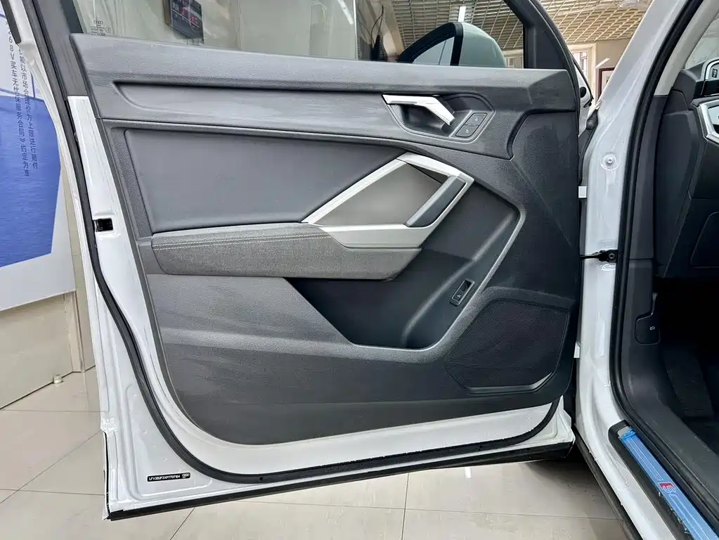 Audi Q3 2023 — фото 20